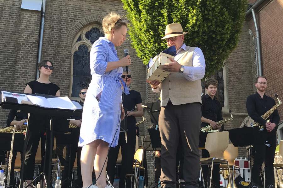 Präsidentin und Bandleader