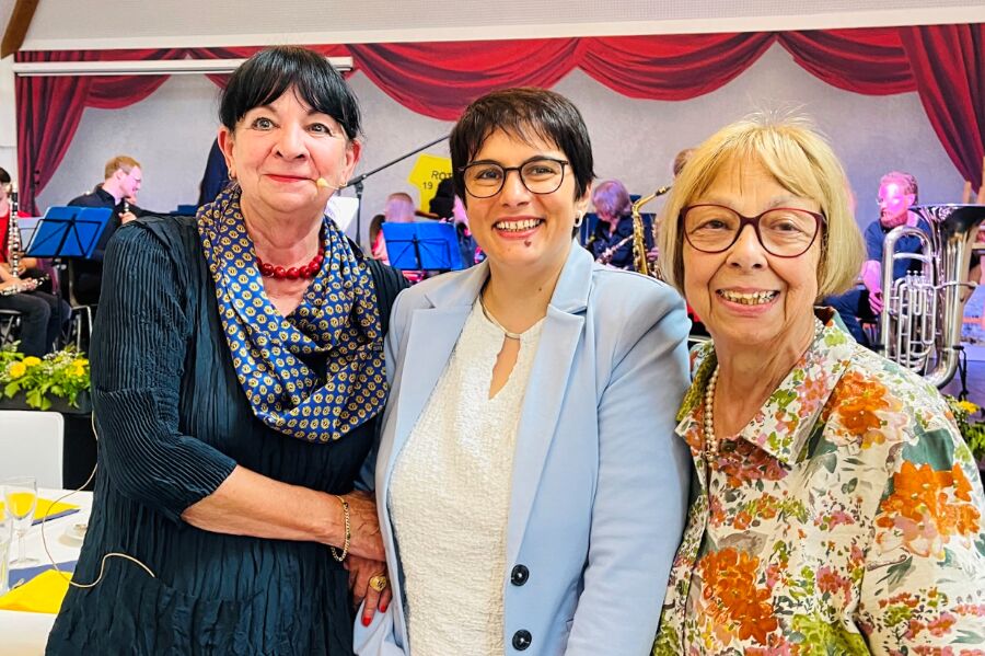 drei Frauen im Gruppenbild