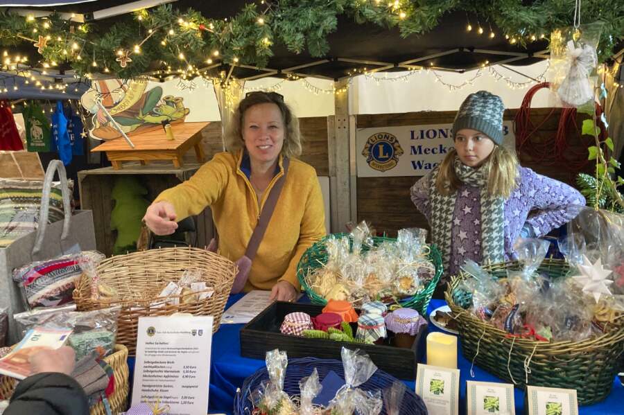 Lionspräsidentin am Stand