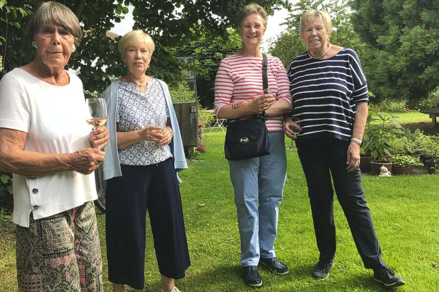 Löwinnen im Garten