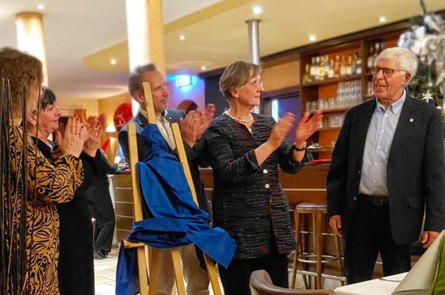 Vor der Enthüllung Karlheinz Stöhr im Kreise der Past-Präsidenten