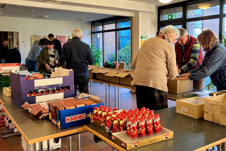 Fleißige Helfer an der Packstrasse