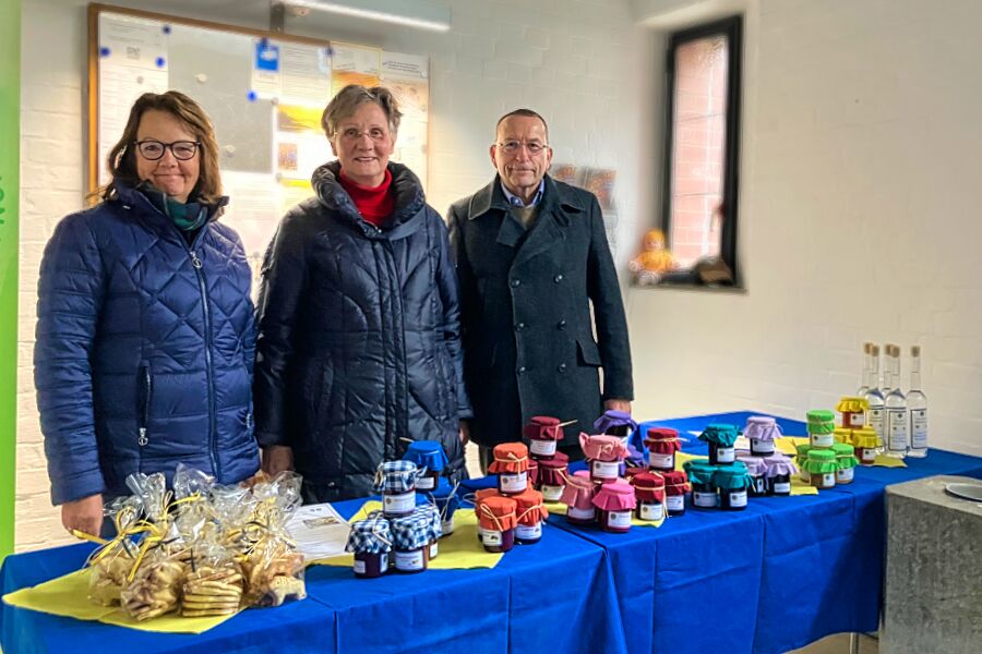 Standbetreuung am Pausenstand mit Marmelade u.a.