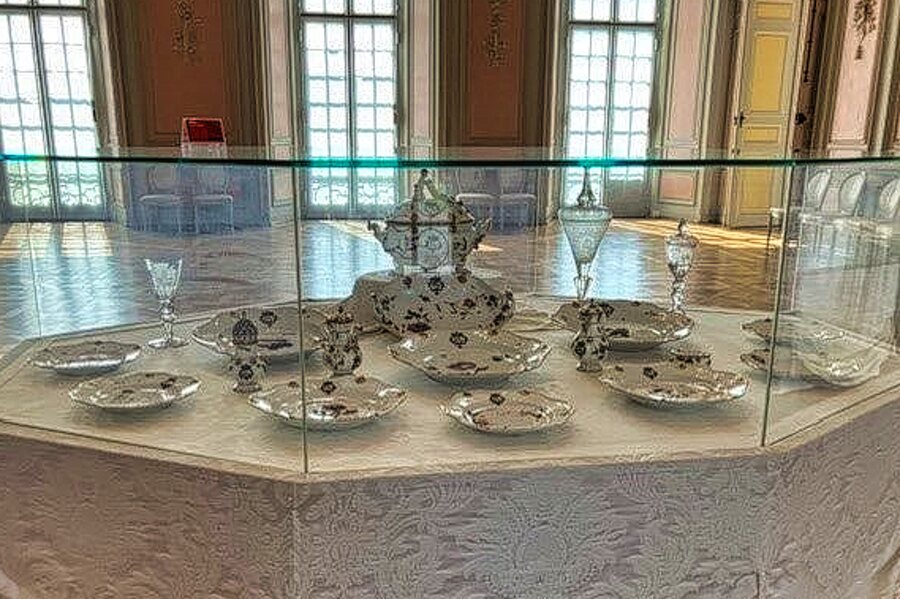 gedeckter Tisch mit Meissner Porzellan